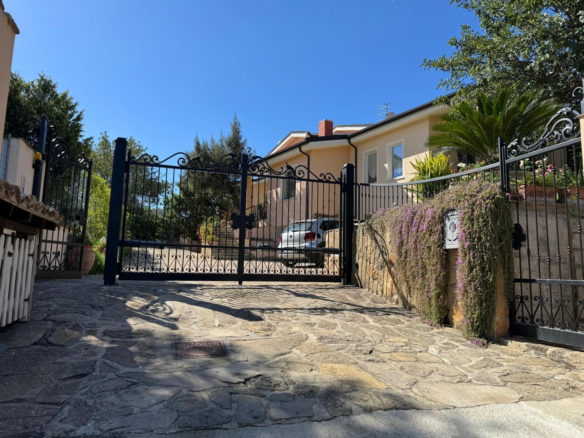 Villa Dei Fiori - Casa Vacanza Capoterra Exterior photo